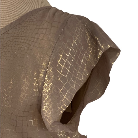 ✨NWT✨ Joie Metallic Snake Skin Gold Top - Picture 4 of 9